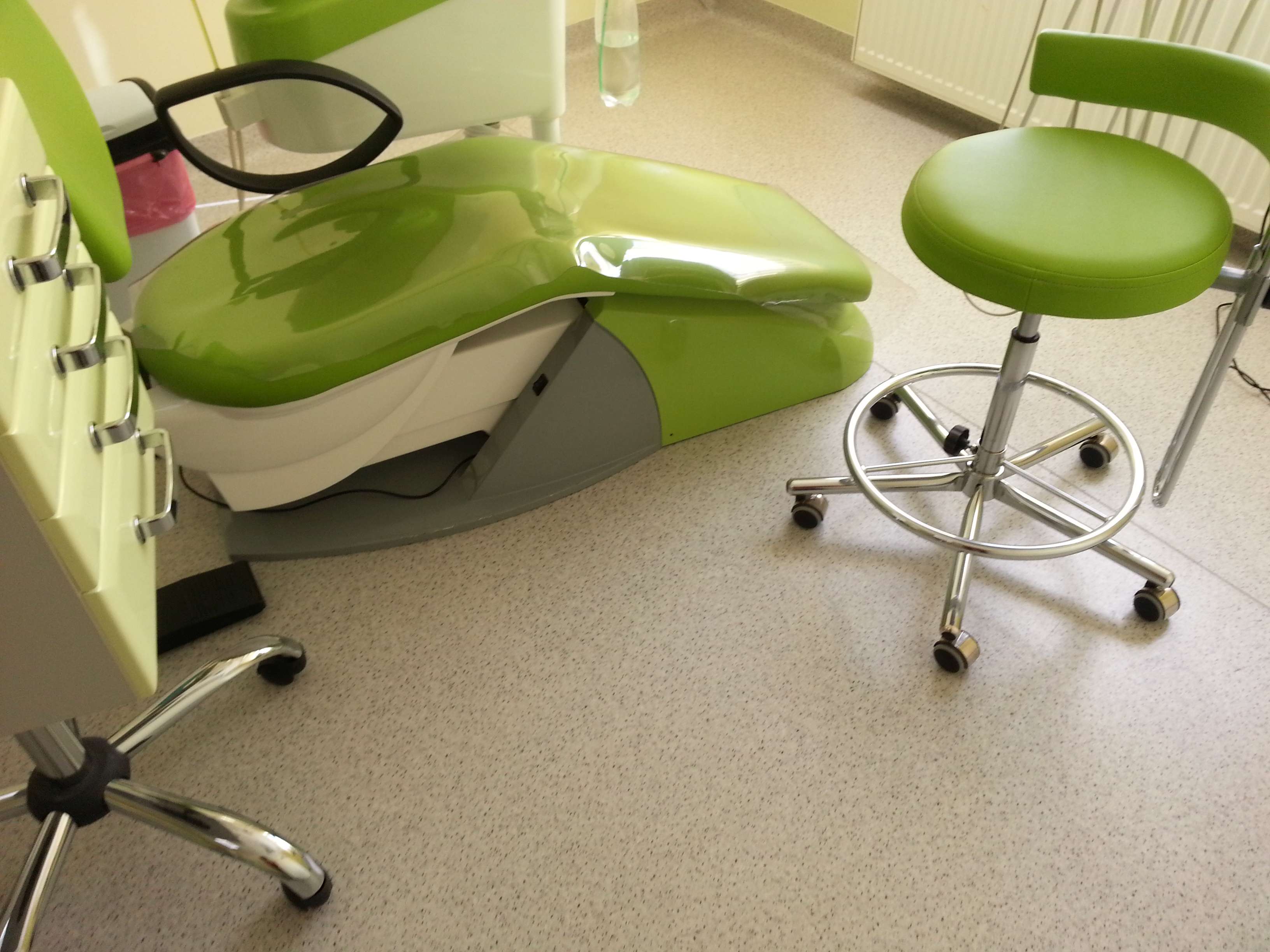 ukladanie-wykladzin-w-gabinetach-stomatologicznych-1