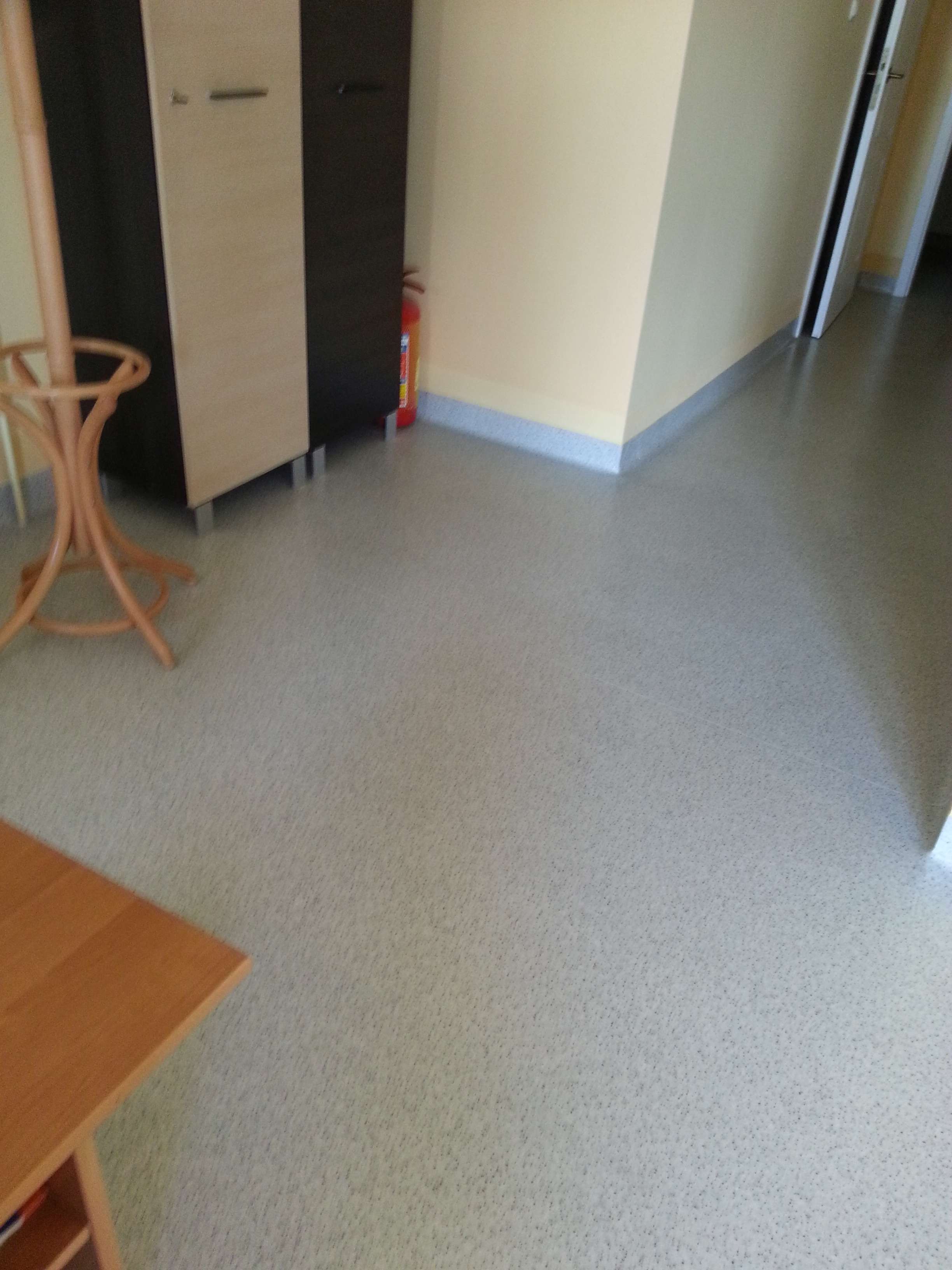 ukladanie-wykladzin-w-gabinetach-stomatologicznych-2