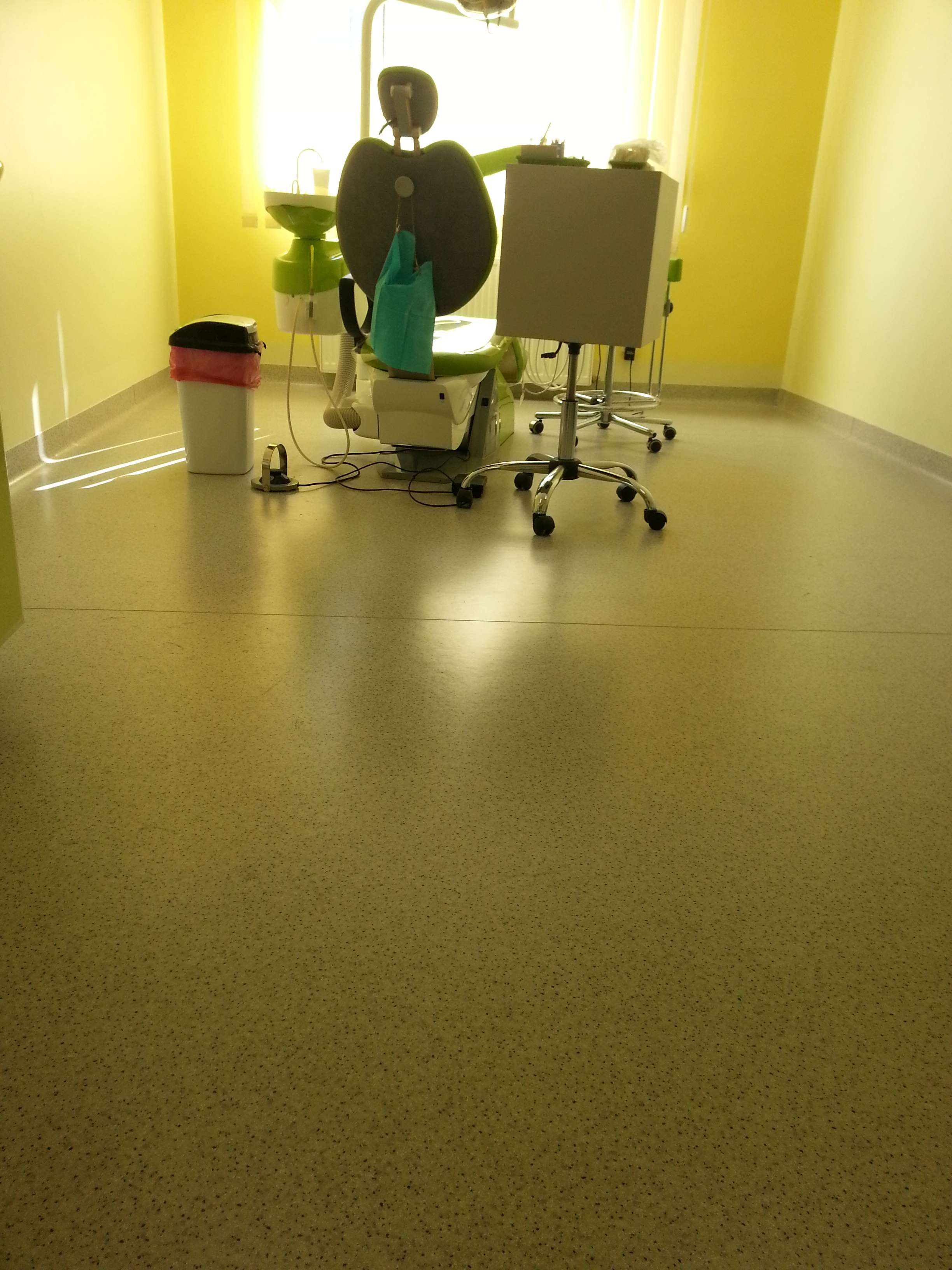 ukladanie-wykladzin-w-gabinetach-stomatologicznych-6