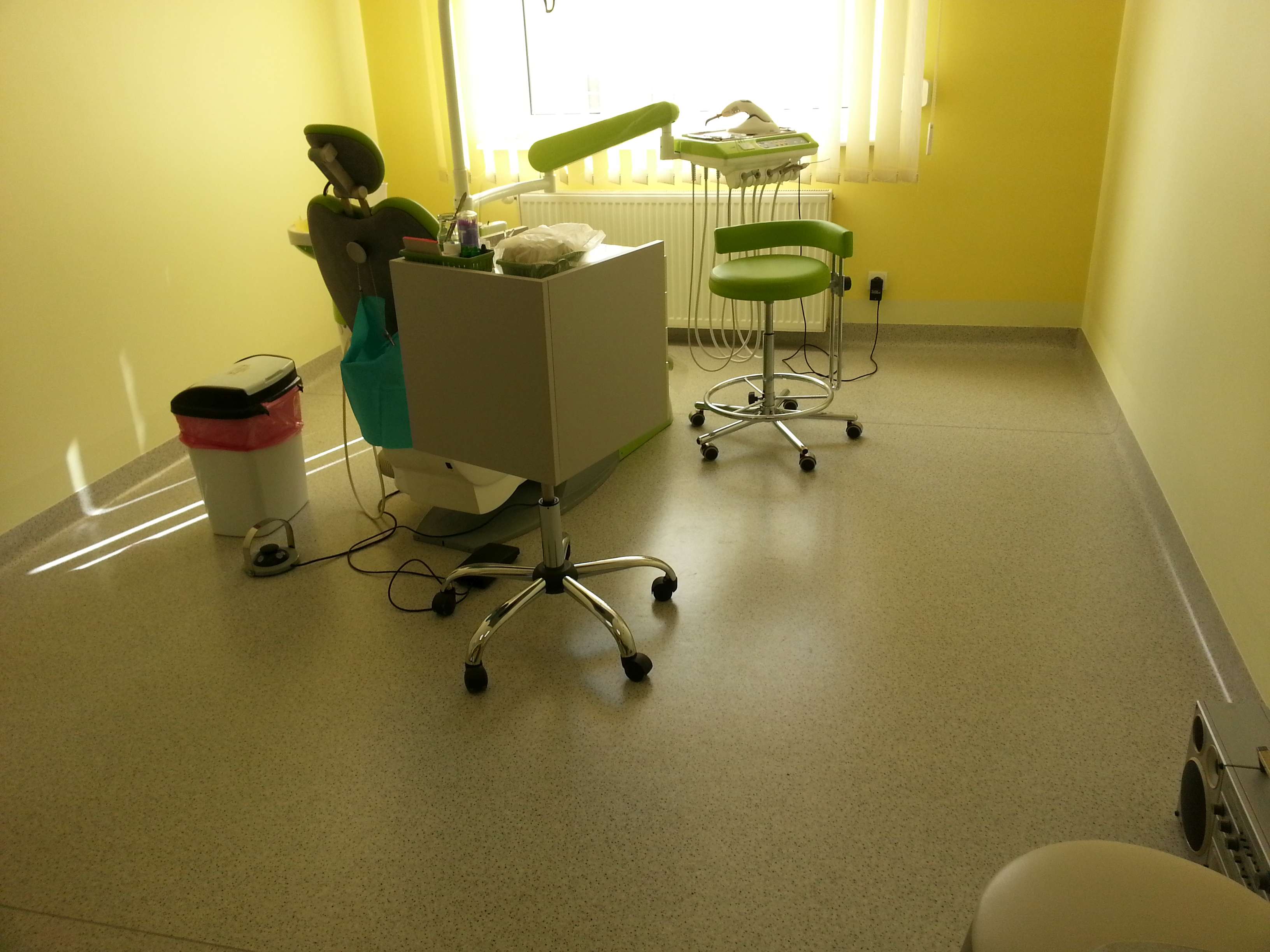 ukladanie-wykladzin-w-gabinetach-stomatologicznych-7